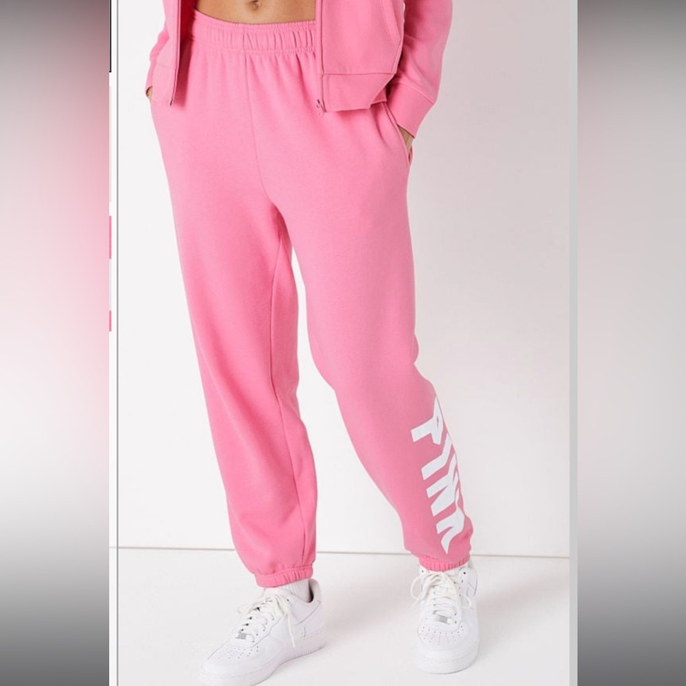 💕NWT VS PINK WHITE CAMPUS BLING TEE AND FLEECE BAGGY JOGGERS / 2 PIECE SET PINK - Picture 11 of 15